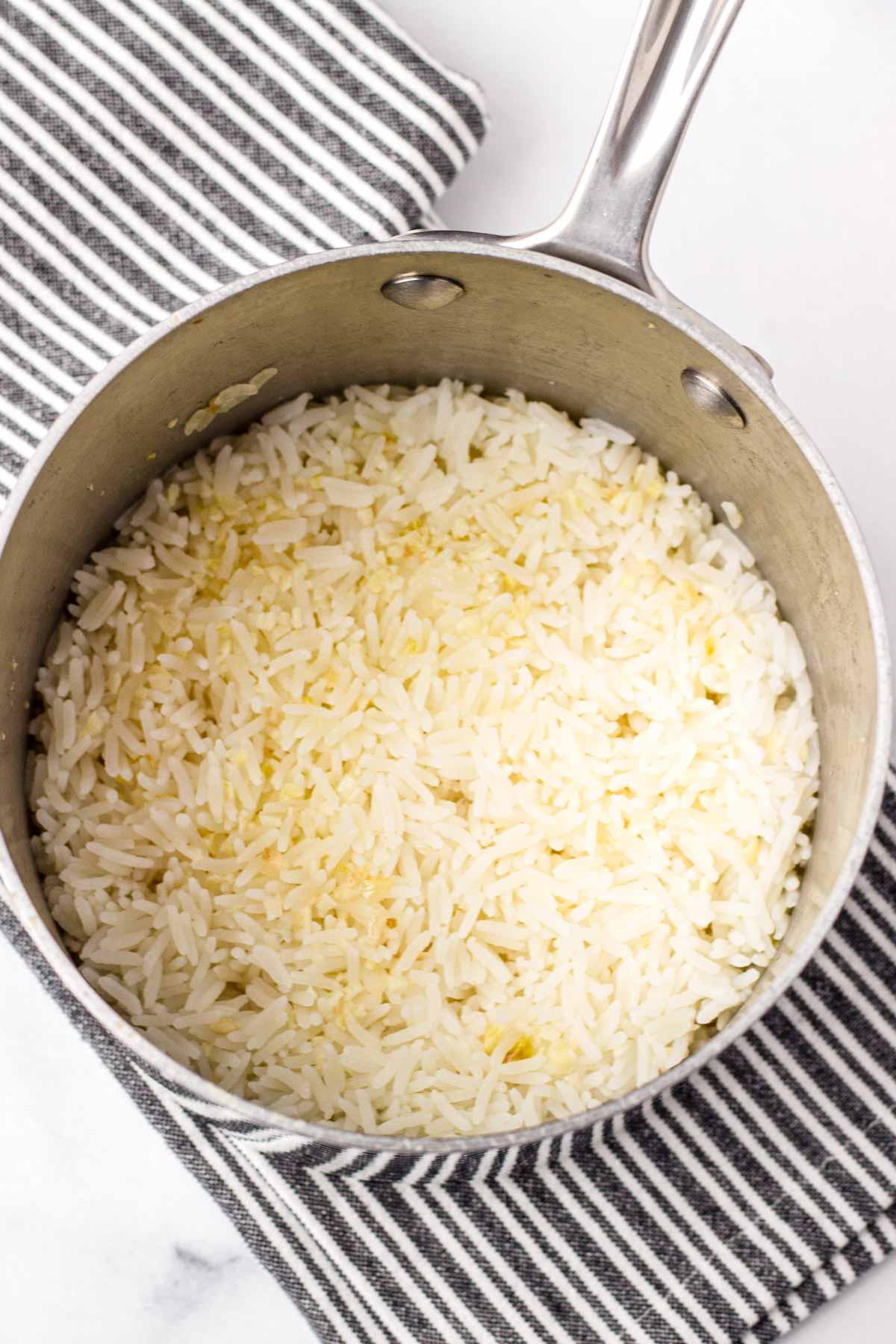 Overhead shot of a pot of perfectly steamed Peruvian rice