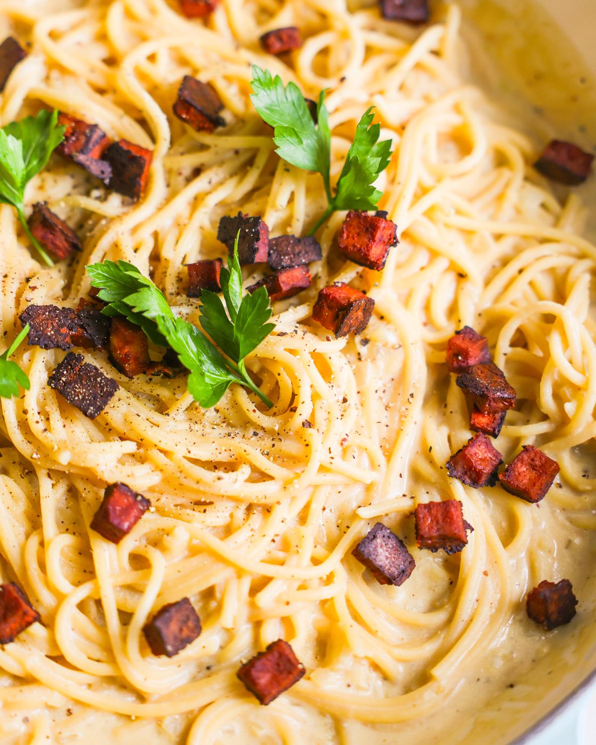 Close-up shot of the creamy vegan carbonara sauce
