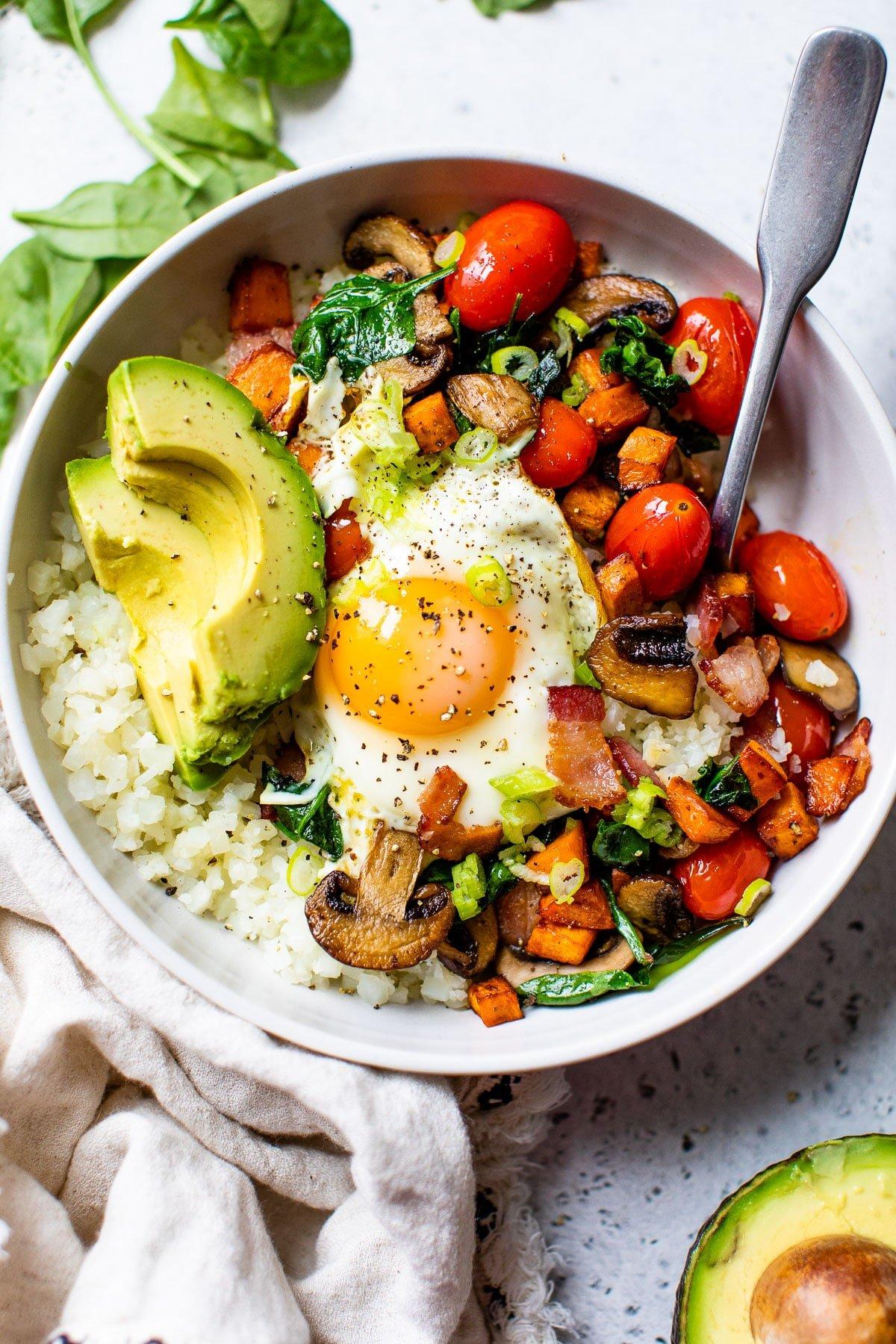 Step-by-step photos showcasing the preparation of the cauliflower rice breakfast bowl.