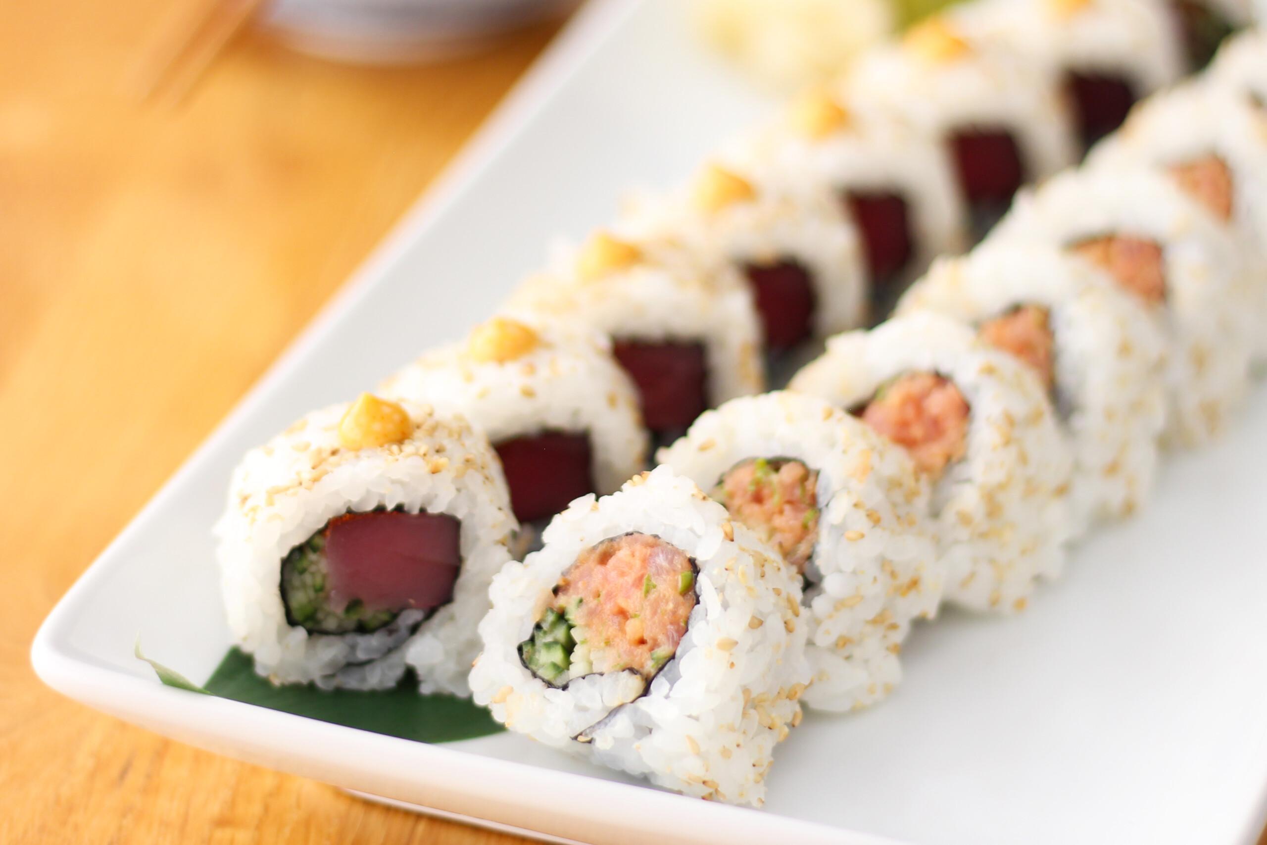 close up of spicy tuna tempura roll being made