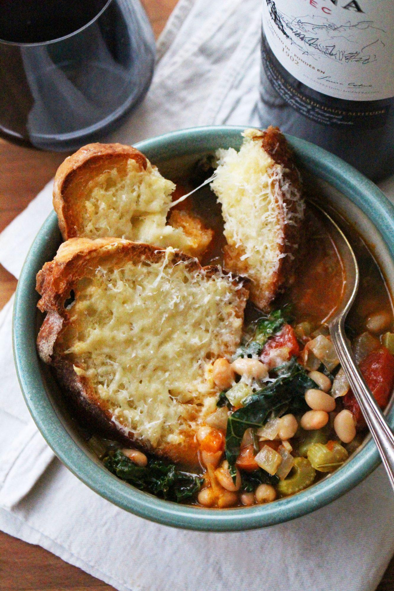 Rustic bowl of Tuscan white bean soup with crusty bread