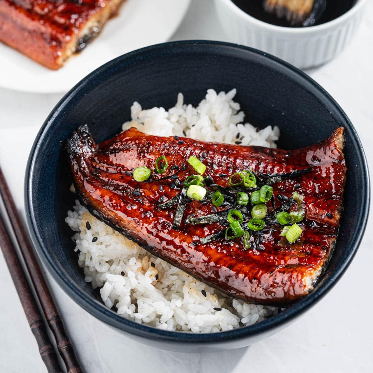 A delicious Japanese Unagi Rice Bowl with perfectly glazed unagi, fluffy rice, and garnishes.