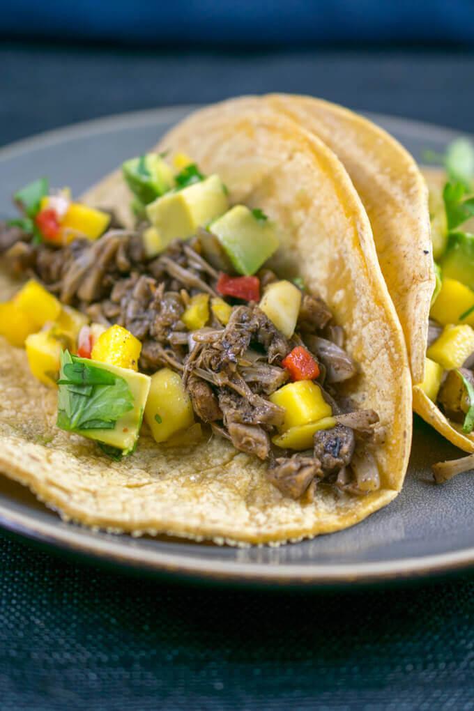 close up of caribbean jackfruit in a taco bowl with lime