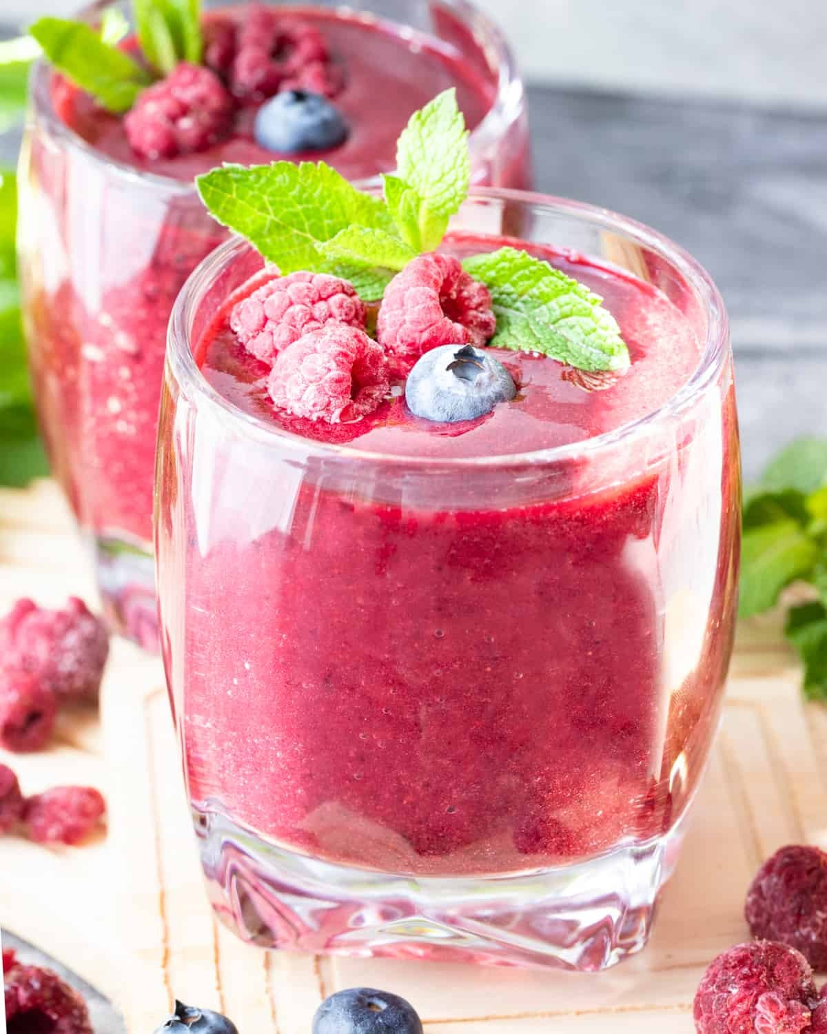 A vibrant, delicious Berry Oatmeal Smoothie in a glass, garnished with fresh berries and a sprig of mint