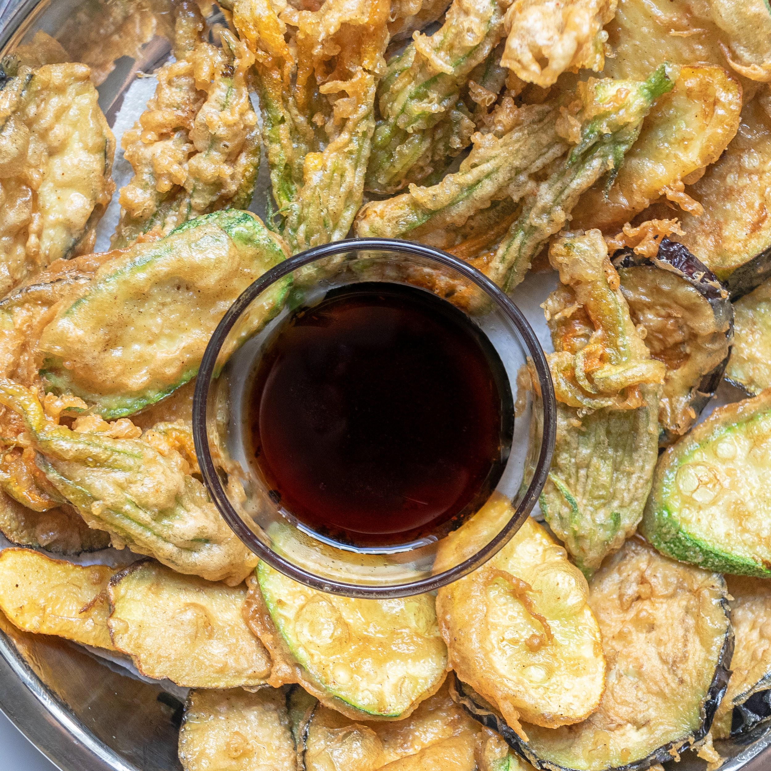 Kimchi and vegetable tempura served with dipping sauce